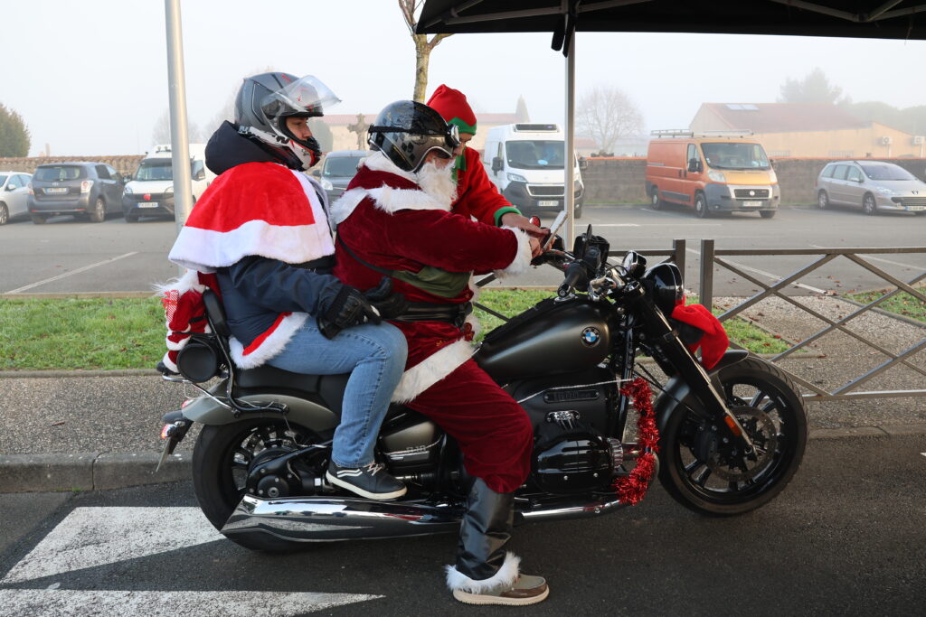 pere noel moto à la rochelle avec emt17