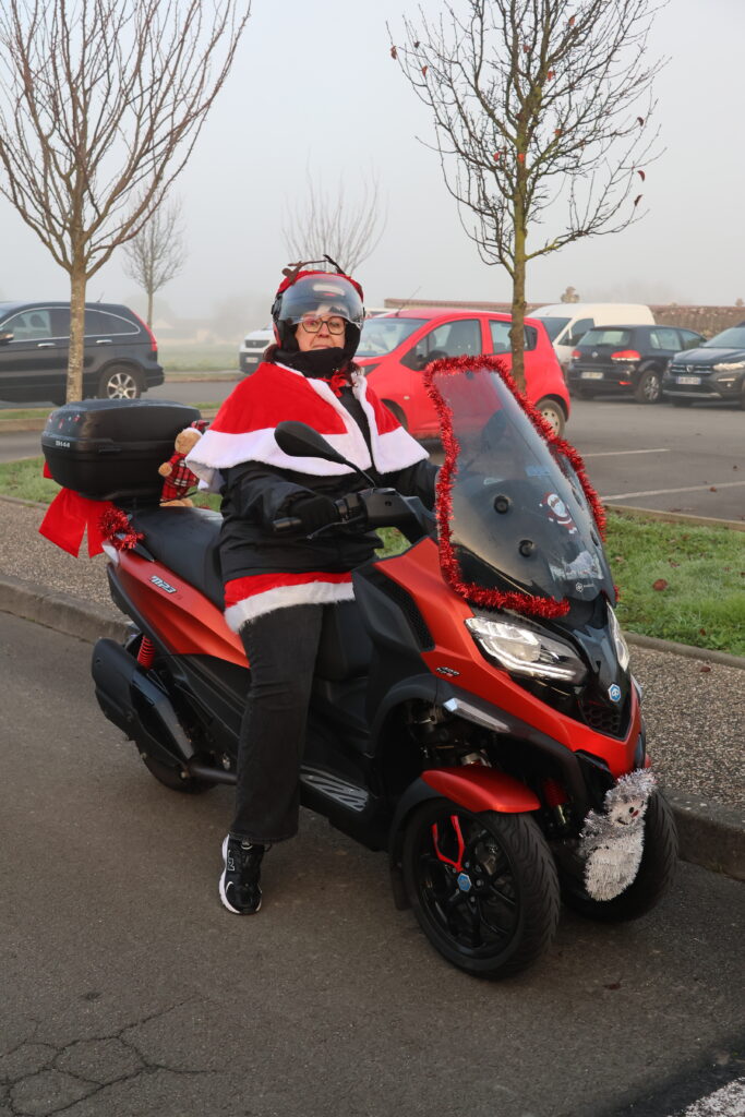 pere noel moto à la rochelle avec emt17
