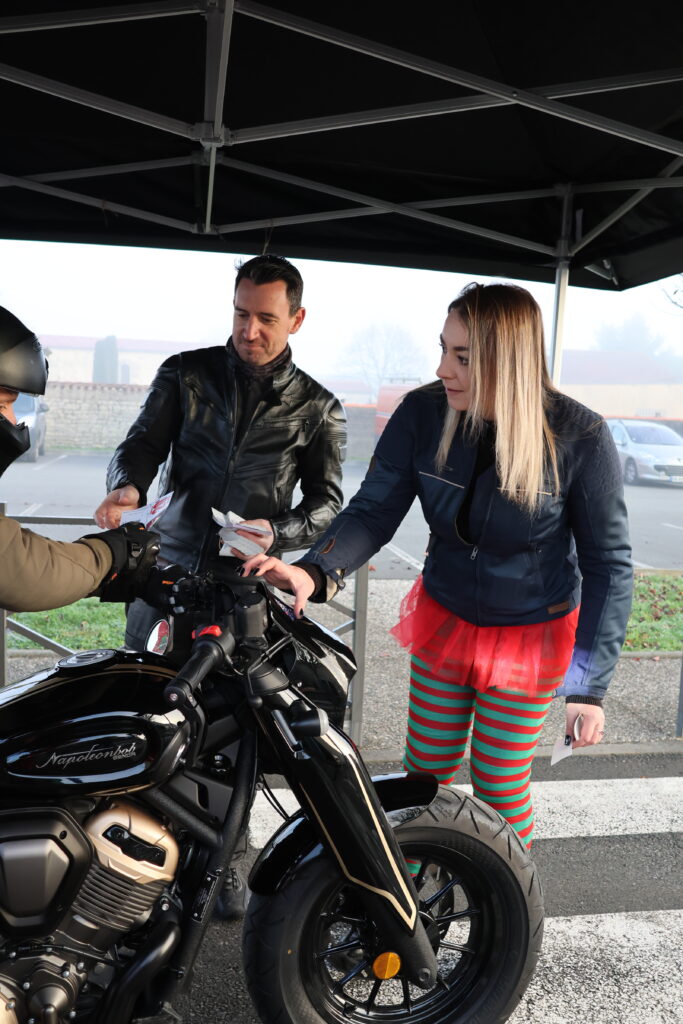 pere noel moto à la rochelle avec emt17