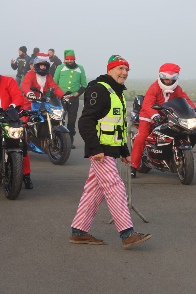 pere noel moto à la rochelle avec emt17