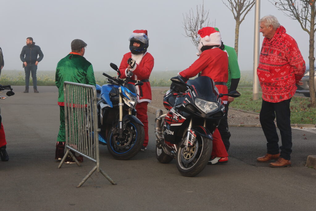 pere noel moto à la rochelle avec emt17