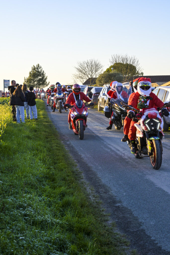 pere noel moto à la rochelle avec emt17