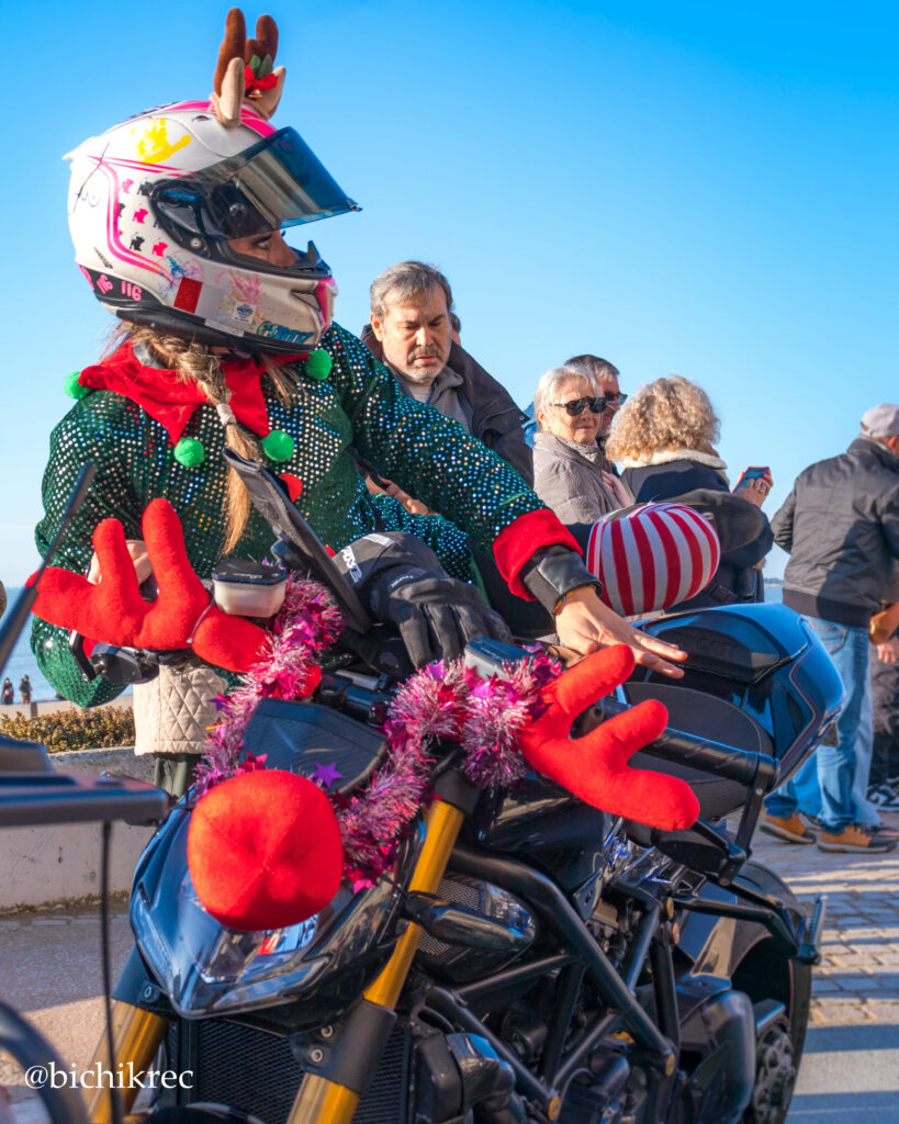 emeline et la balade pere noel moto la rochelle
