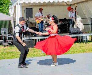 Motors arts days un évenement auto moto dans le village d'angliers expositon de vehicule americain, vw et véhicule de prestige, concert et animation le 11 et 12 avril